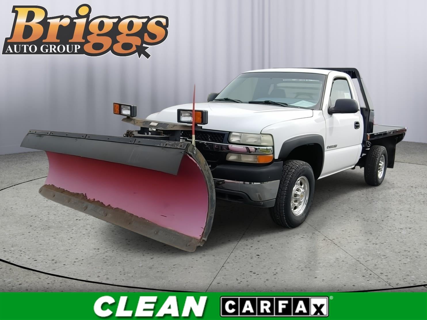 2002 Chevrolet Silverado 2500HD Reg Cab 133" WB 4WD in Summit White — front three-quarter view