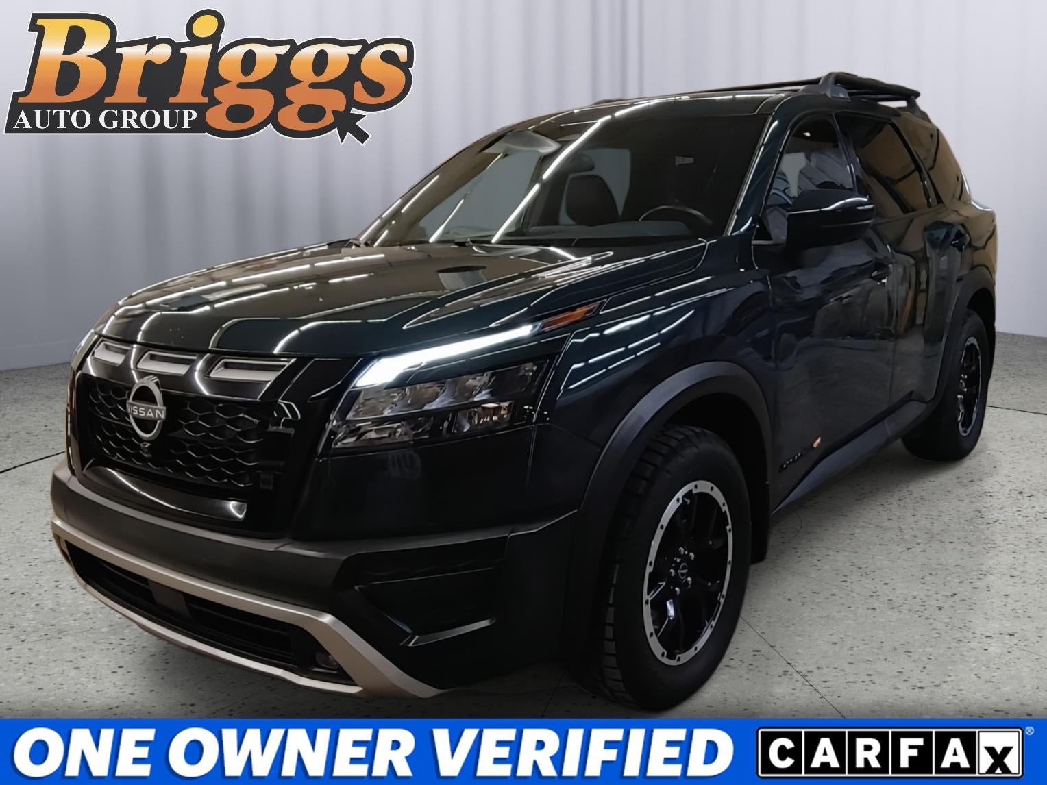 2023 Nissan Pathfinder Rock Creek in Obsidian Green Pearl — front three-quarter view